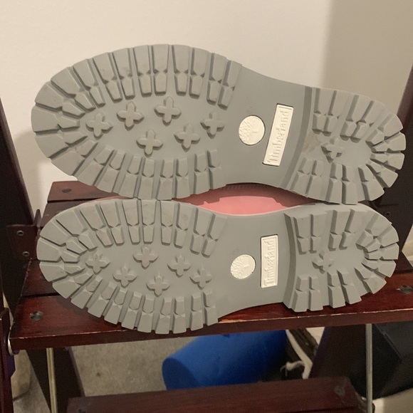 Pink Timberlands - Picture 2 of 8